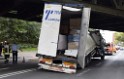 LKW blieb unter Bruecke haengen Koeln Ehrenfeld Innere Kanalstr Hornstr P064